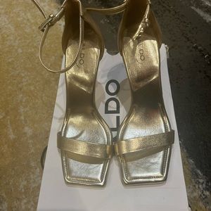 MUST HAVE Gold Shoes!